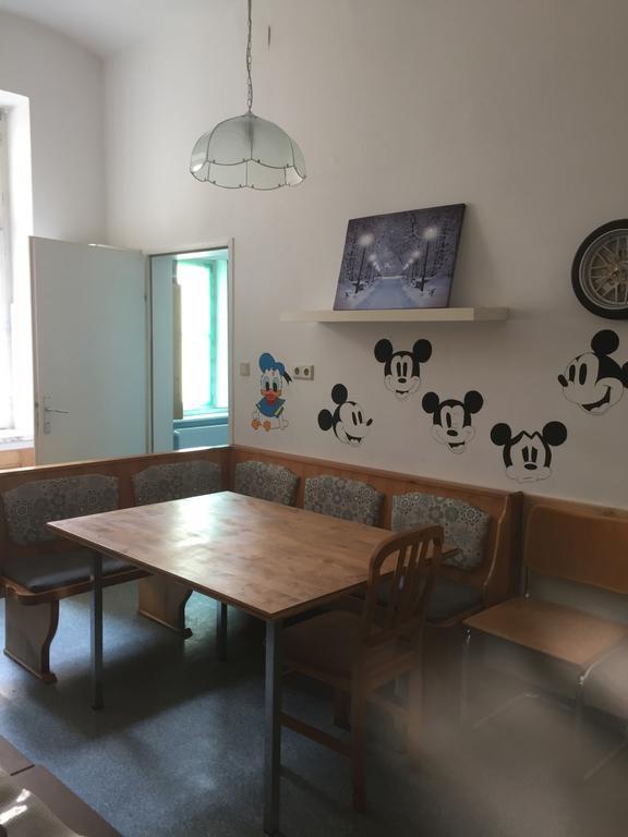 Chichilli Hostel Vienna Exterior photo
