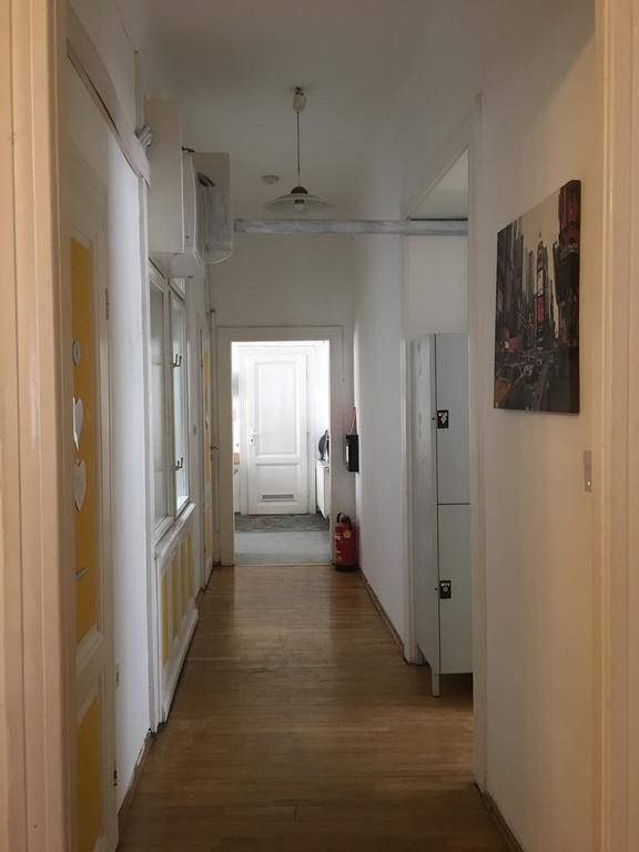 Chichilli Hostel Vienna Exterior photo