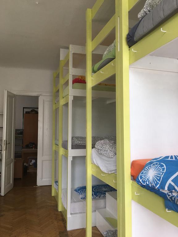 Chichilli Hostel Vienna Exterior photo