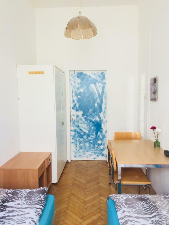 Chichilli Hostel Vienna Exterior photo
