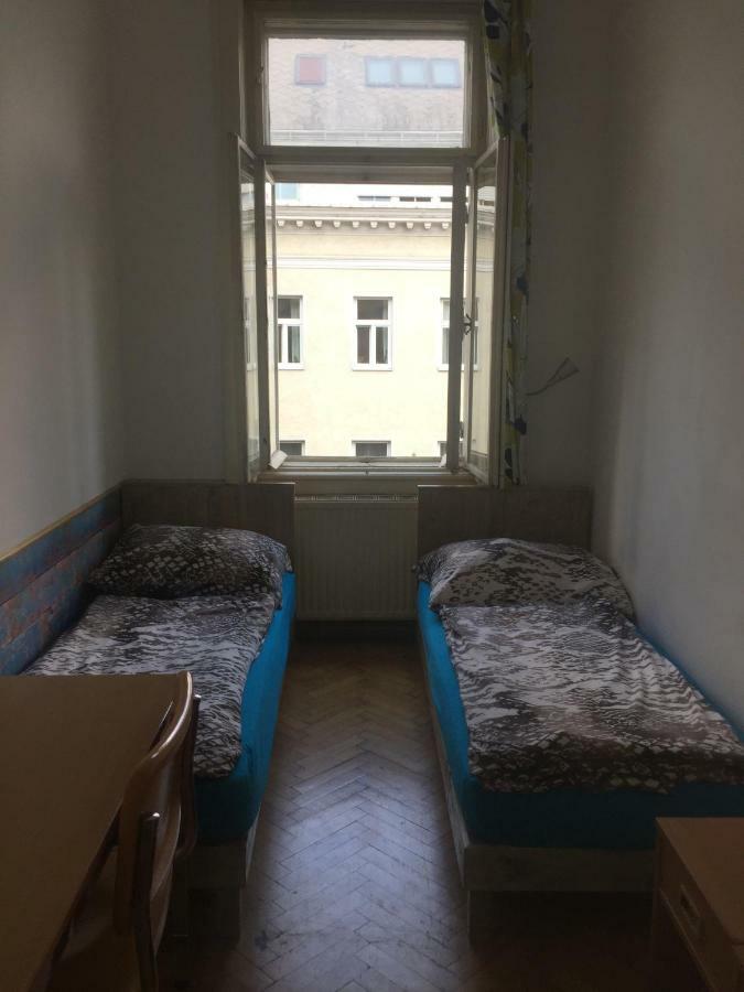 Chichilli Hostel Vienna Exterior photo